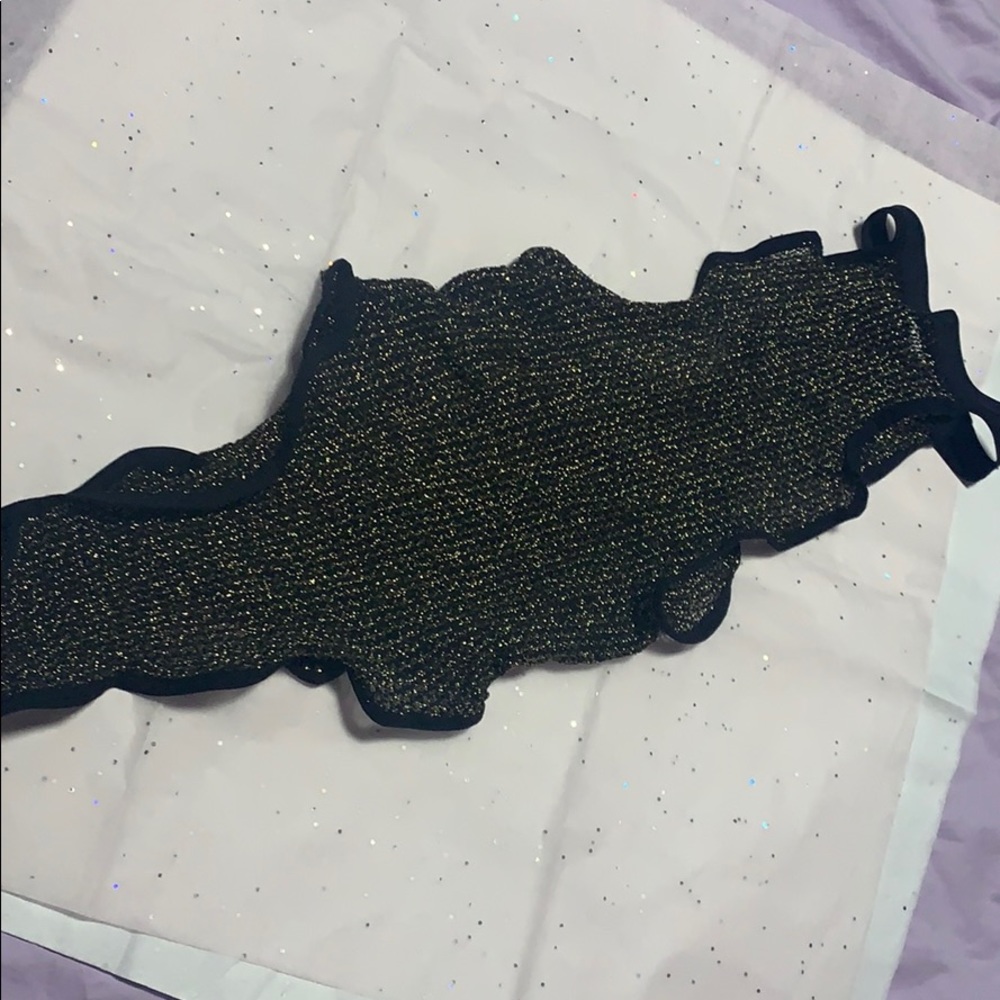 ONE PIECE GOLD & BLACK